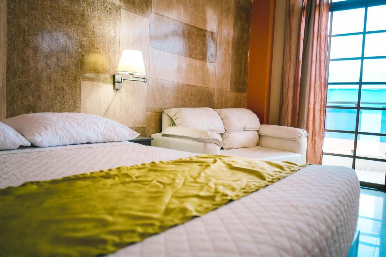 Hotel Manta Beach Madrigal Екстер'єр фото