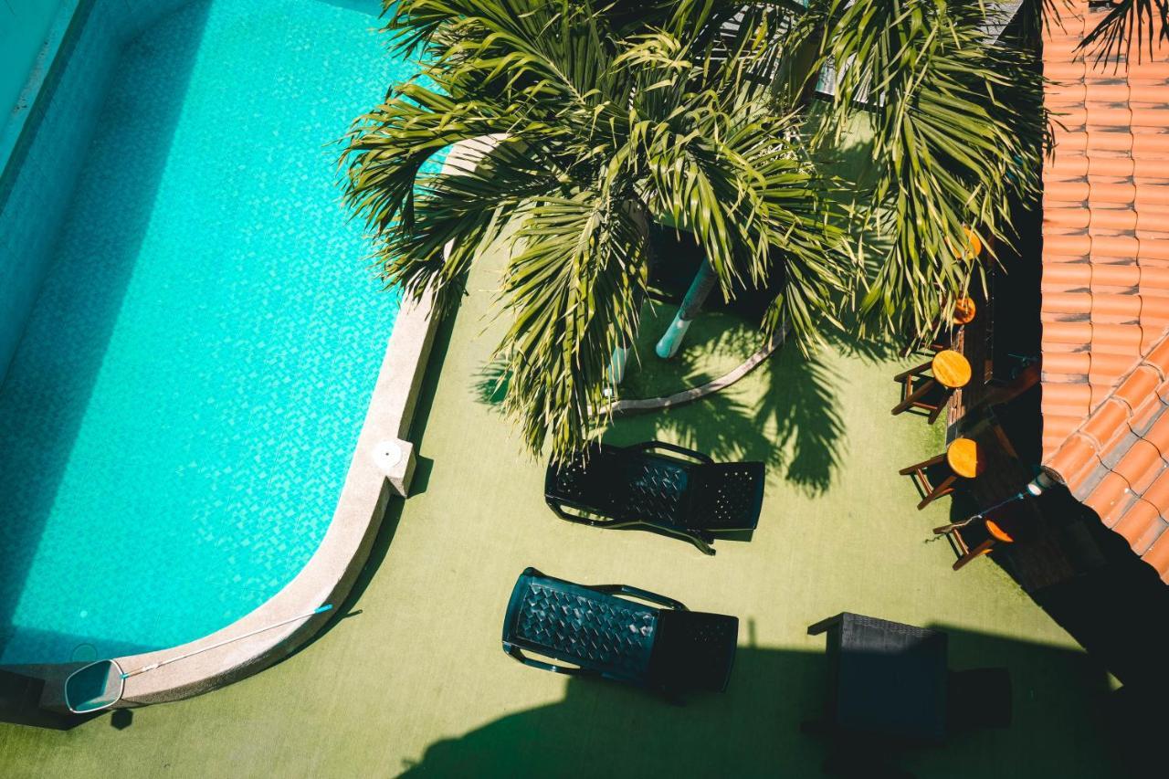 Hotel Manta Beach Madrigal Екстер'єр фото