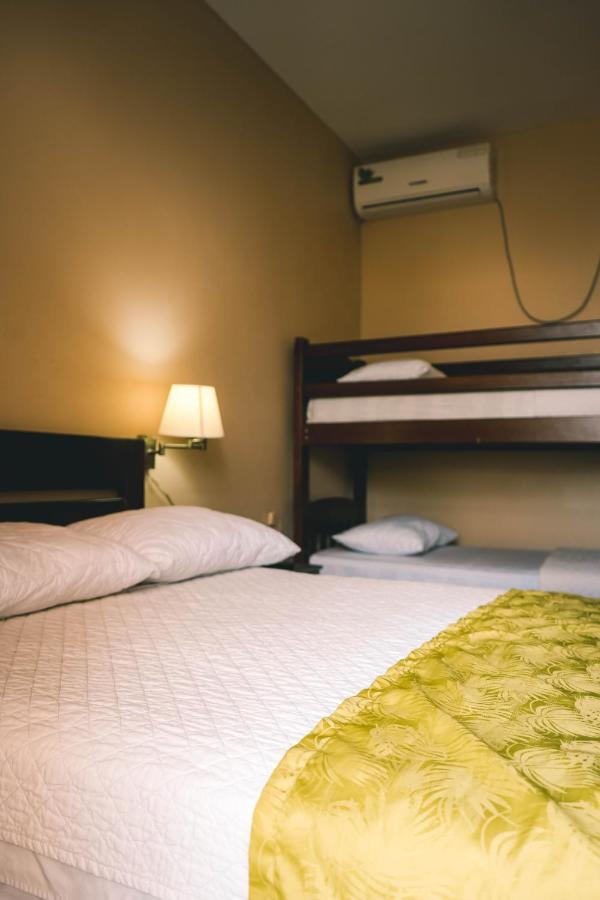 Hotel Manta Beach Madrigal Екстер'єр фото