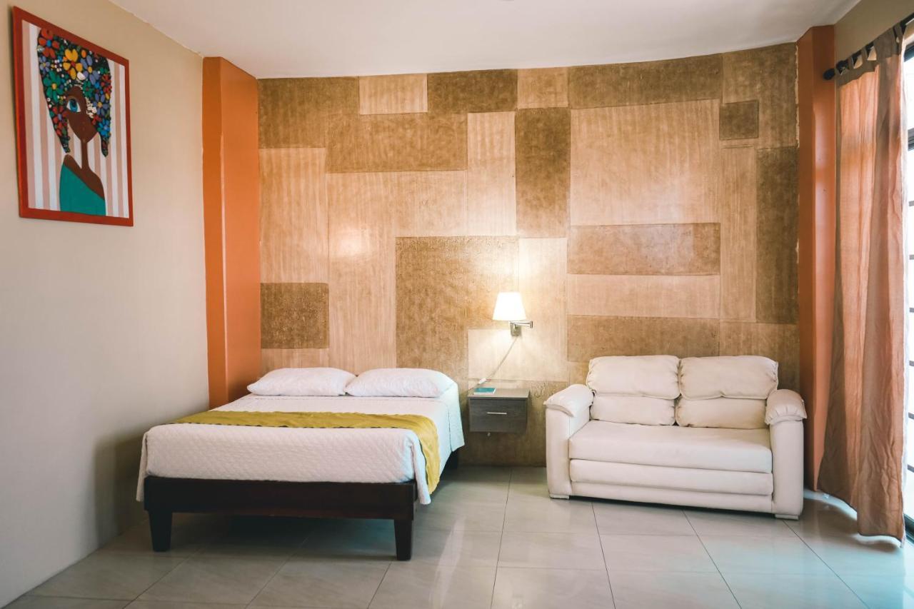 Hotel Manta Beach Madrigal Екстер'єр фото