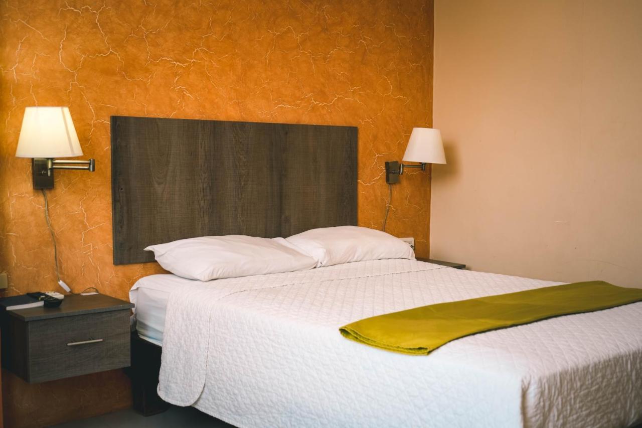 Hotel Manta Beach Madrigal Екстер'єр фото