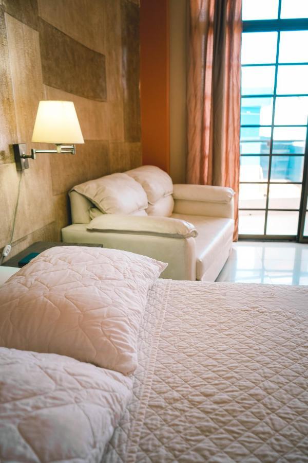 Hotel Manta Beach Madrigal Екстер'єр фото