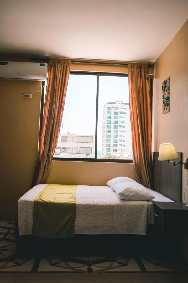 Hotel Manta Beach Madrigal Екстер'єр фото