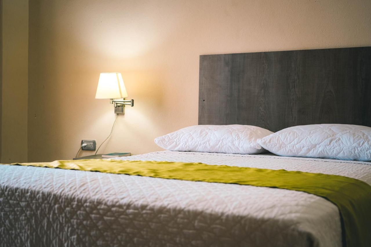 Hotel Manta Beach Madrigal Екстер'єр фото