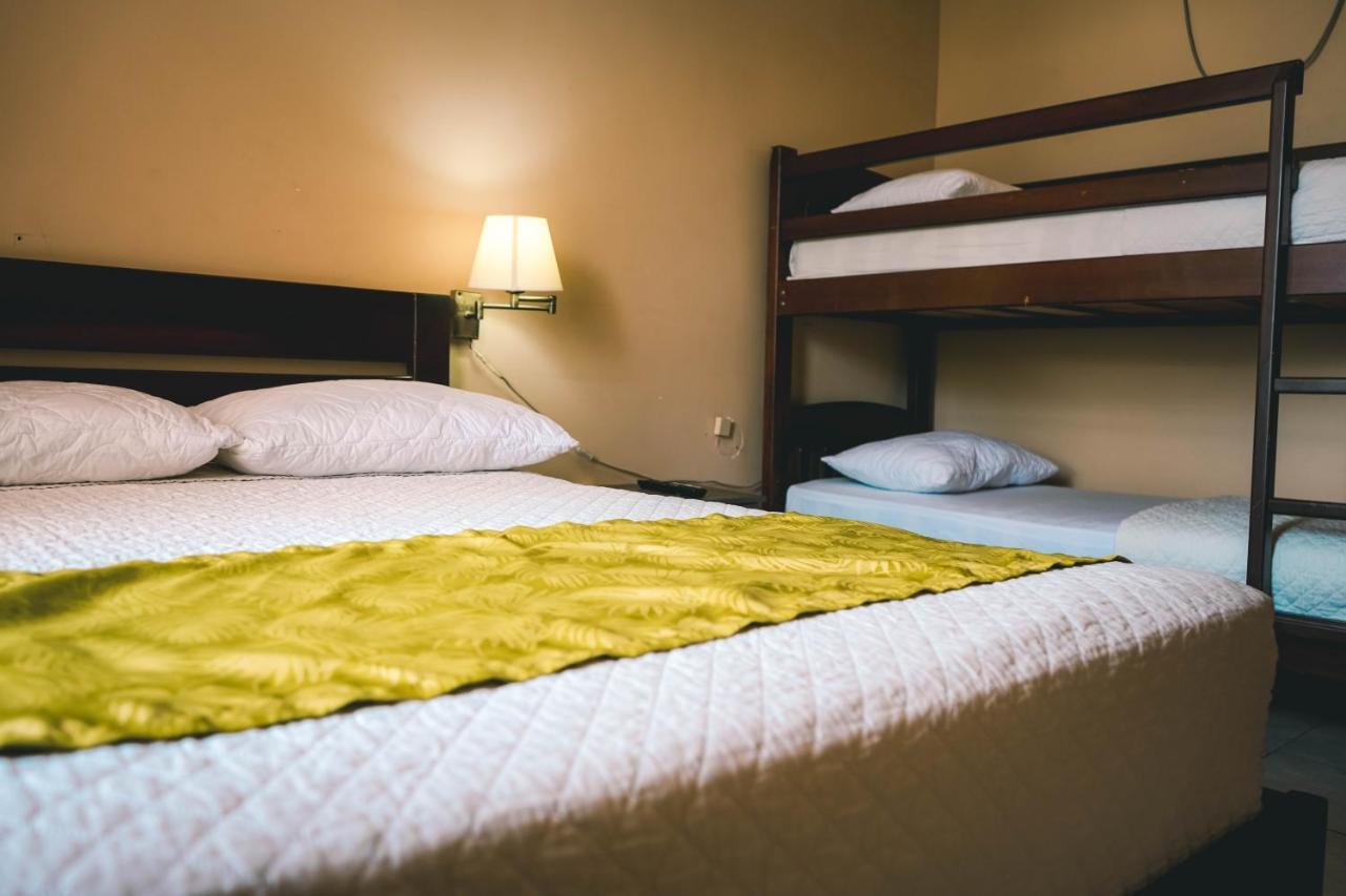 Hotel Manta Beach Madrigal Екстер'єр фото