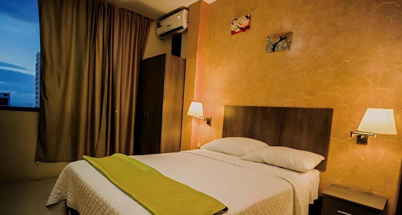 Hotel Manta Beach Madrigal Екстер'єр фото