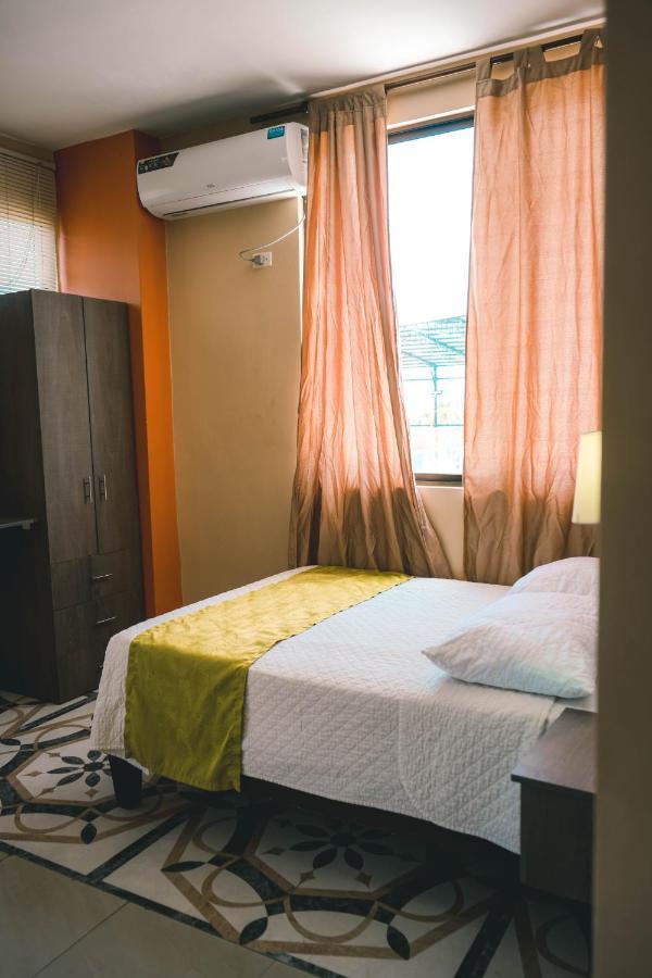 Hotel Manta Beach Madrigal Екстер'єр фото