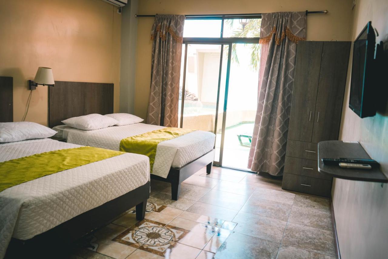 Hotel Manta Beach Madrigal Екстер'єр фото