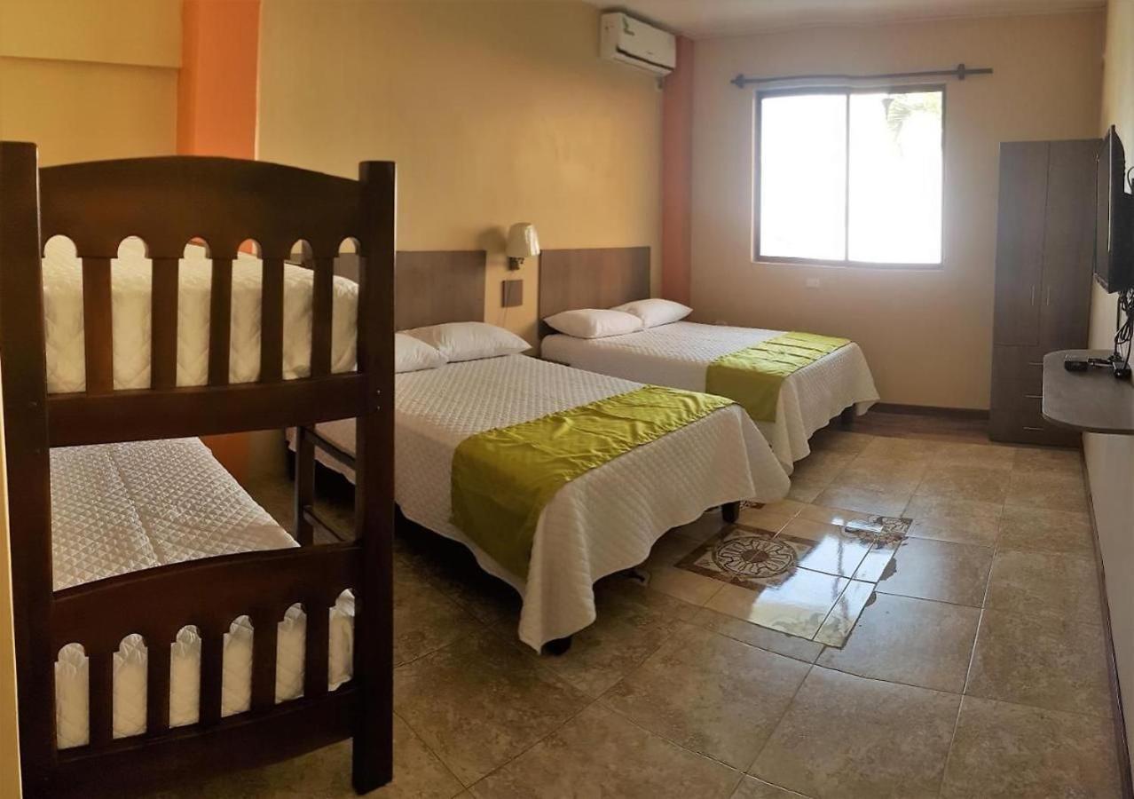 Hotel Manta Beach Madrigal Екстер'єр фото