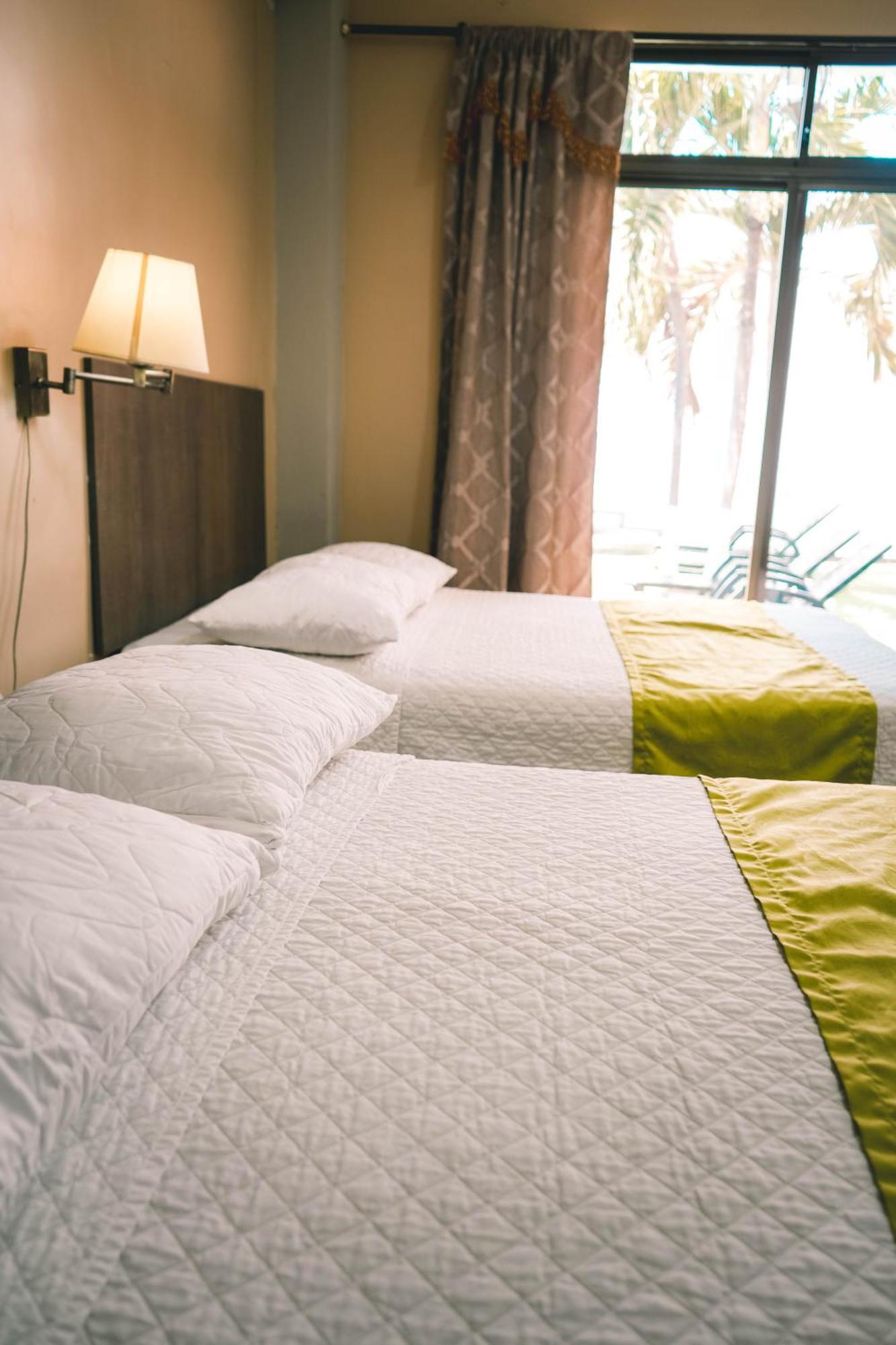 Hotel Manta Beach Madrigal Екстер'єр фото
