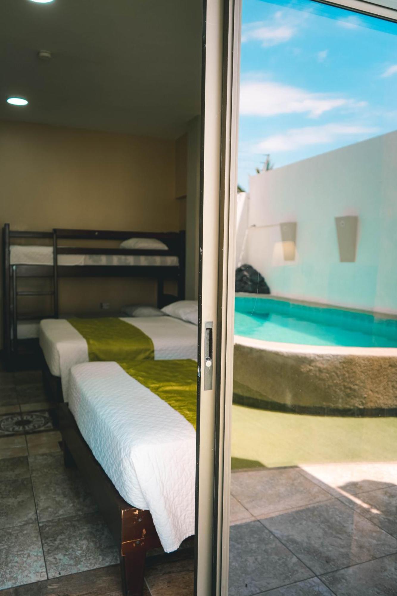 Hotel Manta Beach Madrigal Екстер'єр фото