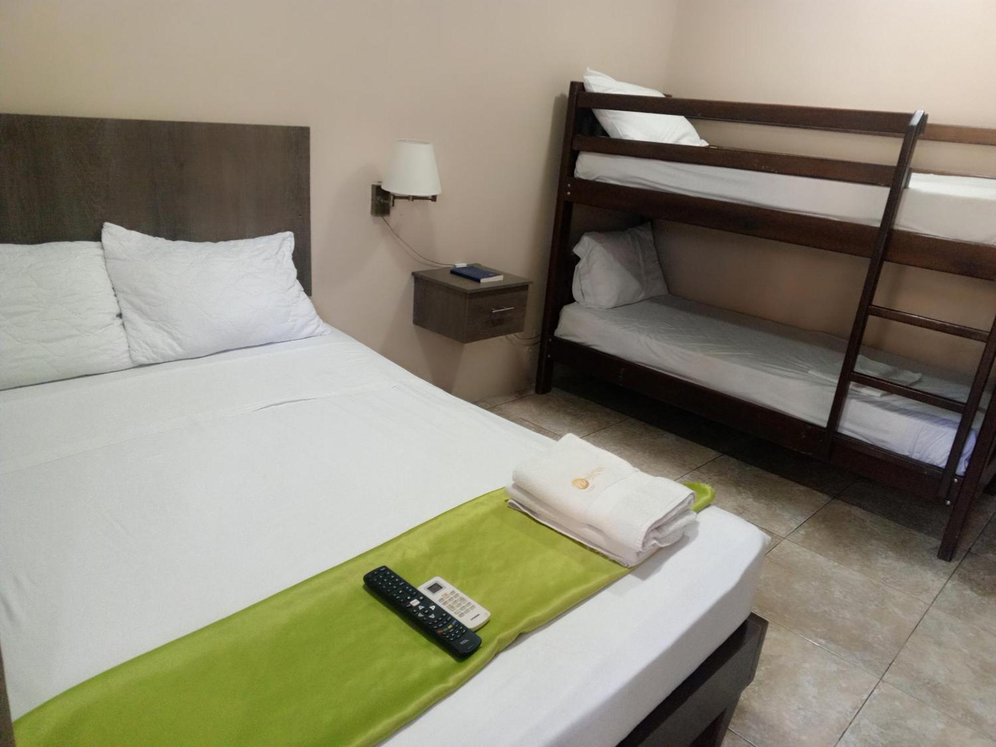 Hotel Manta Beach Madrigal Екстер'єр фото